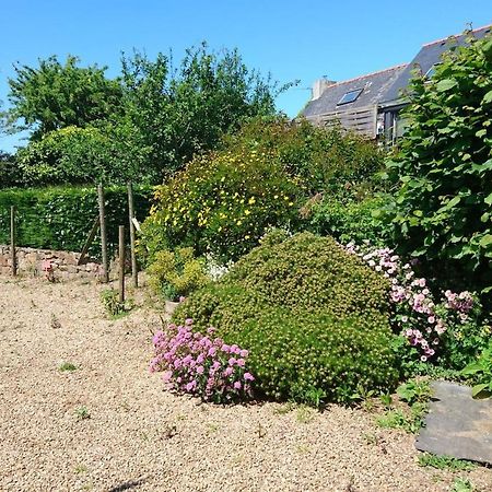 Le Petit Cottage Entre Village Et Mer Trelevern Exterior photo