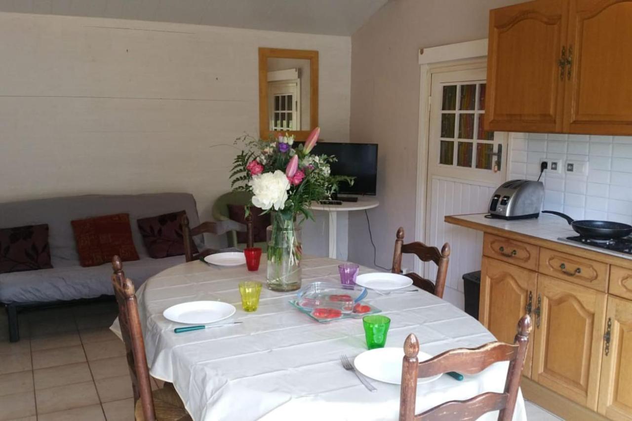 Le Petit Cottage Entre Village Et Mer Trelevern Exterior photo